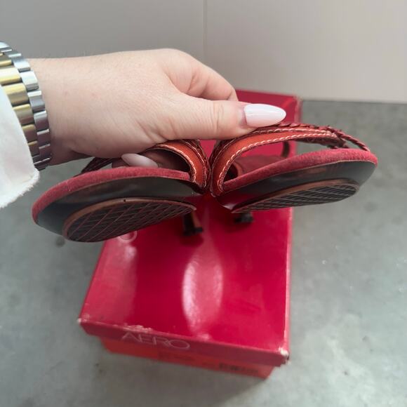 Aerosoles Over Plaited Red Leather Kitten Heels Size 8.5 - Picture 4 of 9